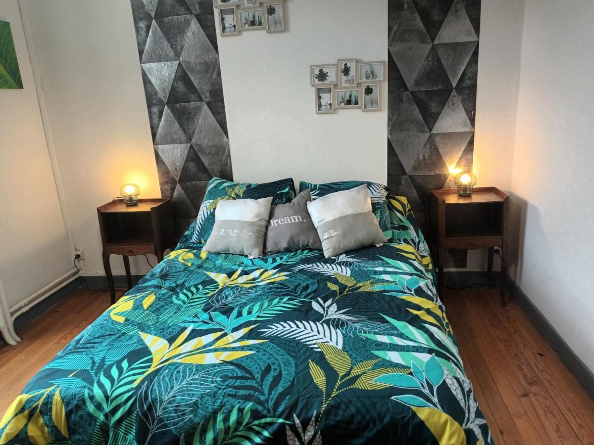 Appartement Chaleureux De 82M2 Proche De Vulcania Pontaumur Exteriör bild