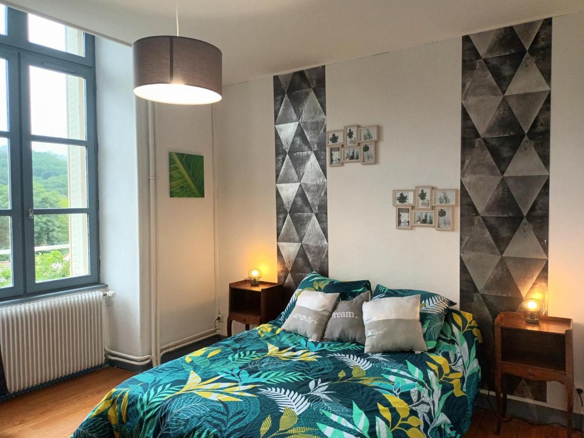 Appartement Chaleureux De 82M2 Proche De Vulcania Pontaumur Exteriör bild