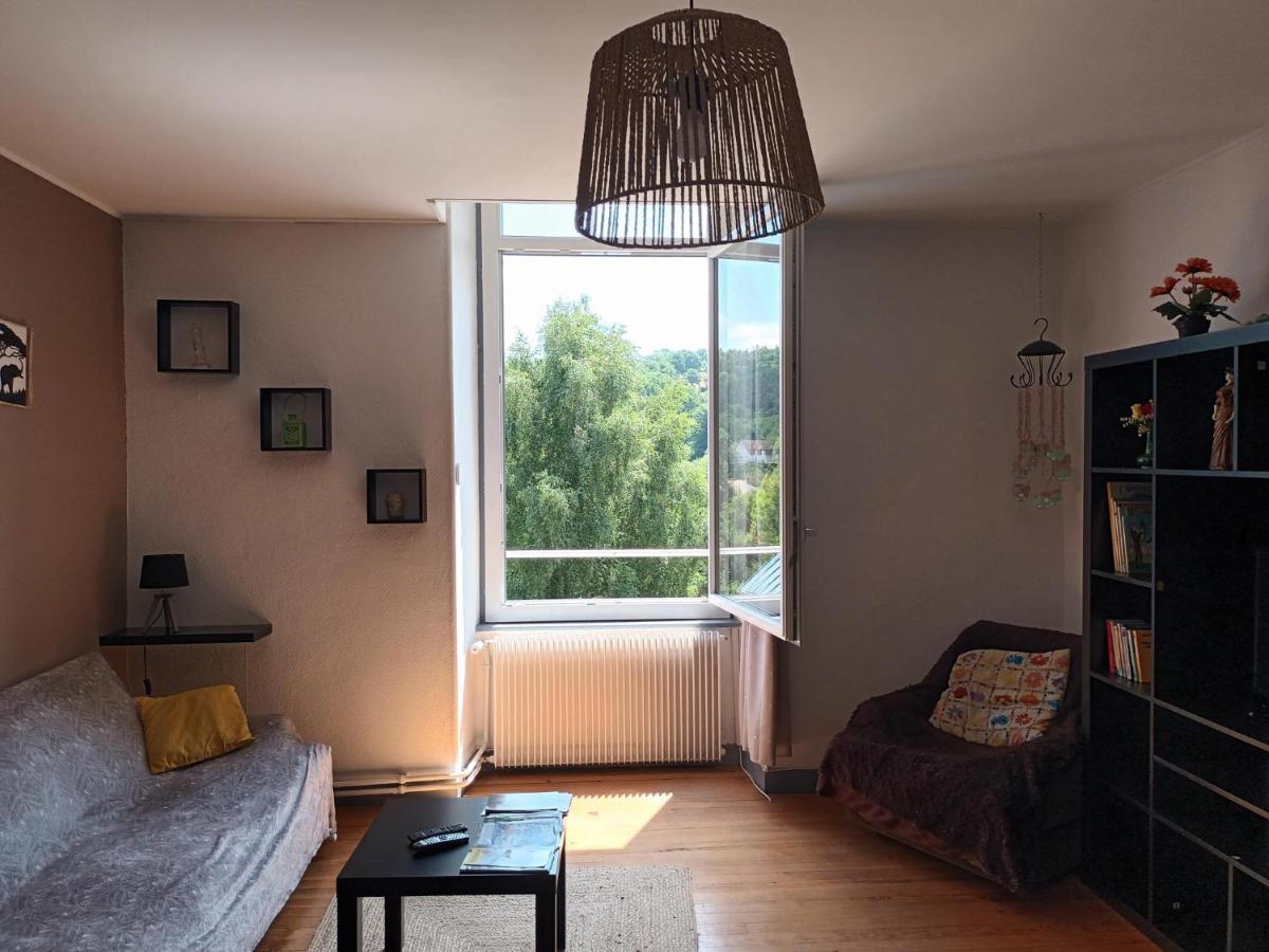 Appartement Chaleureux De 82M2 Proche De Vulcania Pontaumur Exteriör bild