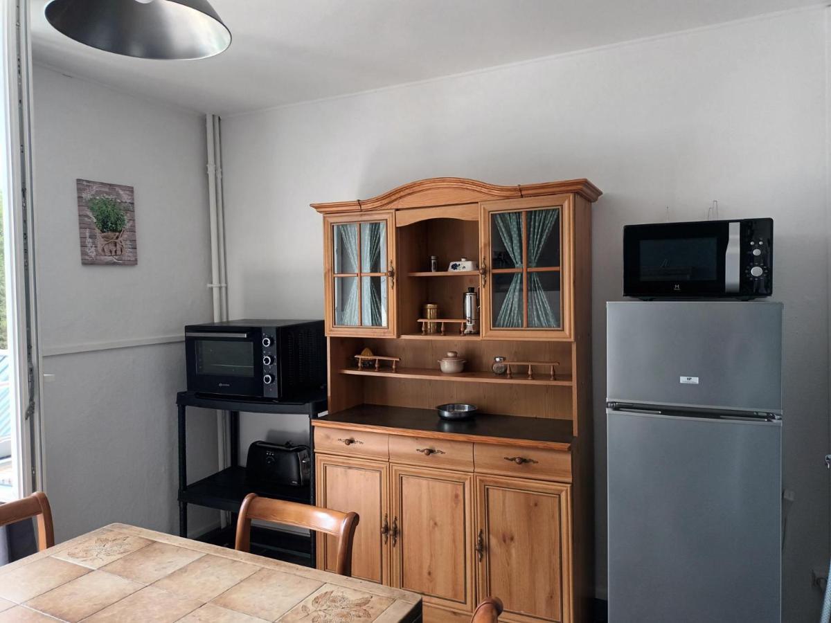 Appartement Chaleureux De 82M2 Proche De Vulcania Pontaumur Exteriör bild