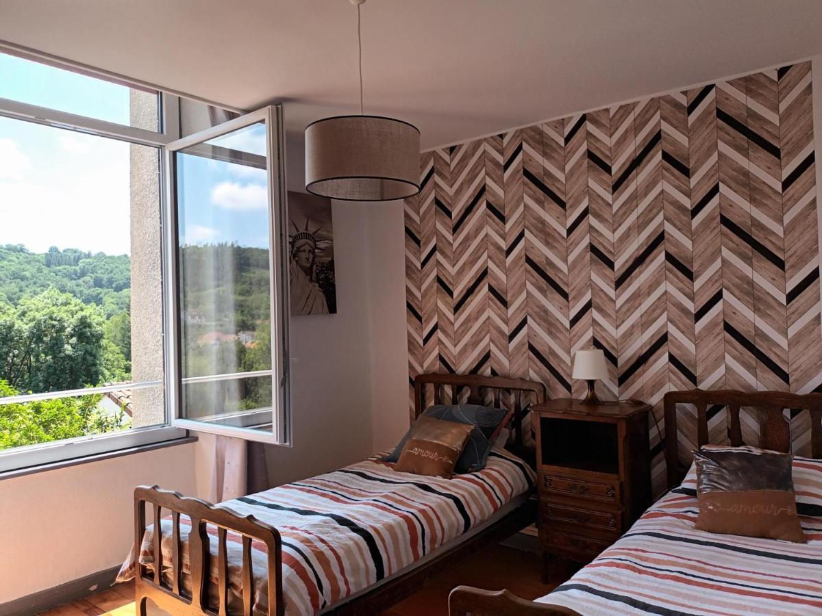 Appartement Chaleureux De 82M2 Proche De Vulcania Pontaumur Exteriör bild